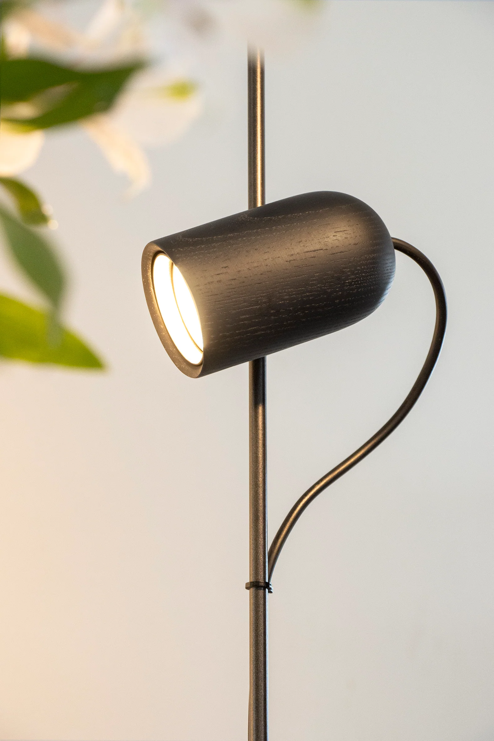 Lampa wisząca ONFA czarne drewno jesionowe z grafitowym wykończeniem - Image 7
