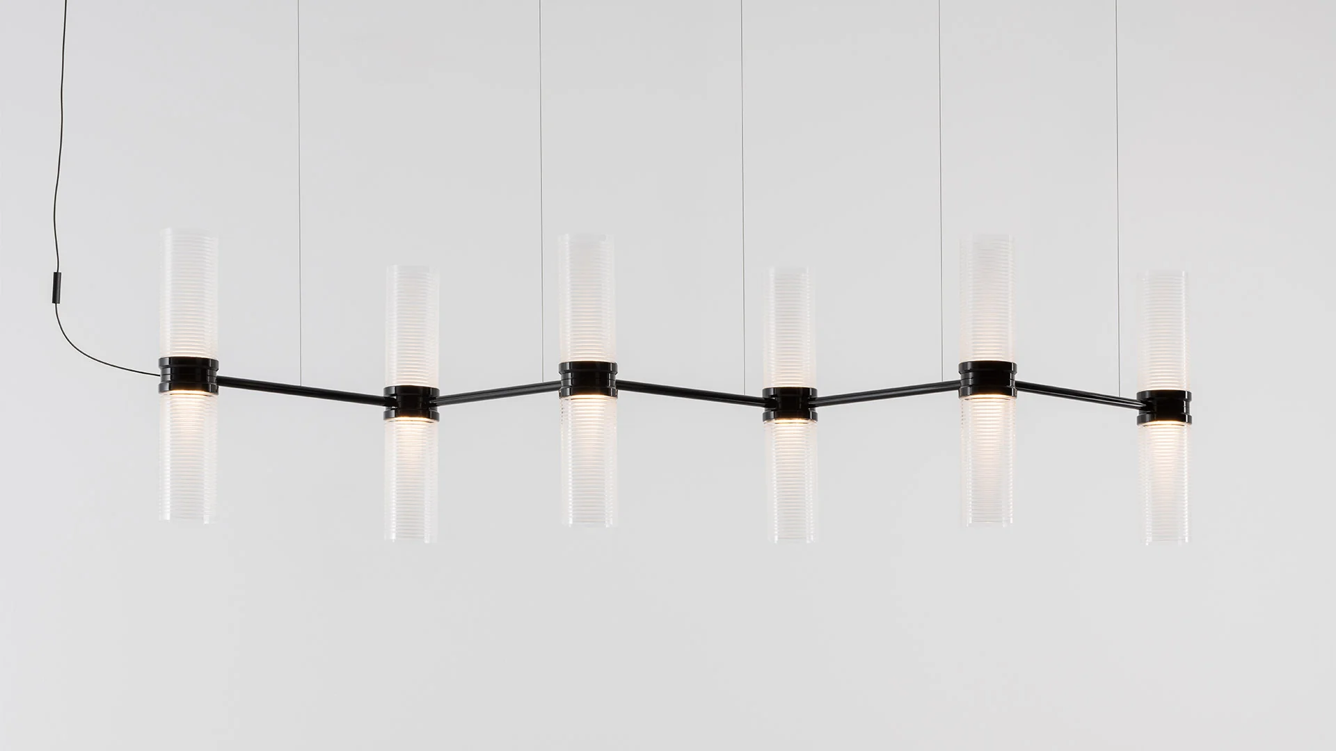Lampa wisząca ZEPHYR LINEAR transparentny z czarnym wykończeniem - Image 2