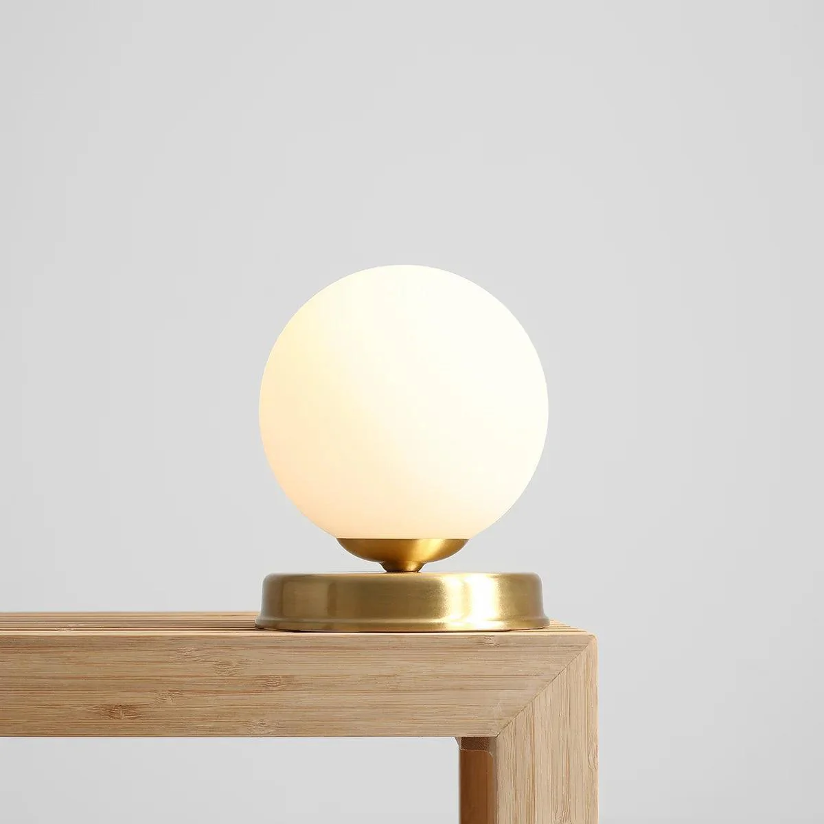 Lampa stołowa BALL mosiężny - Image 3