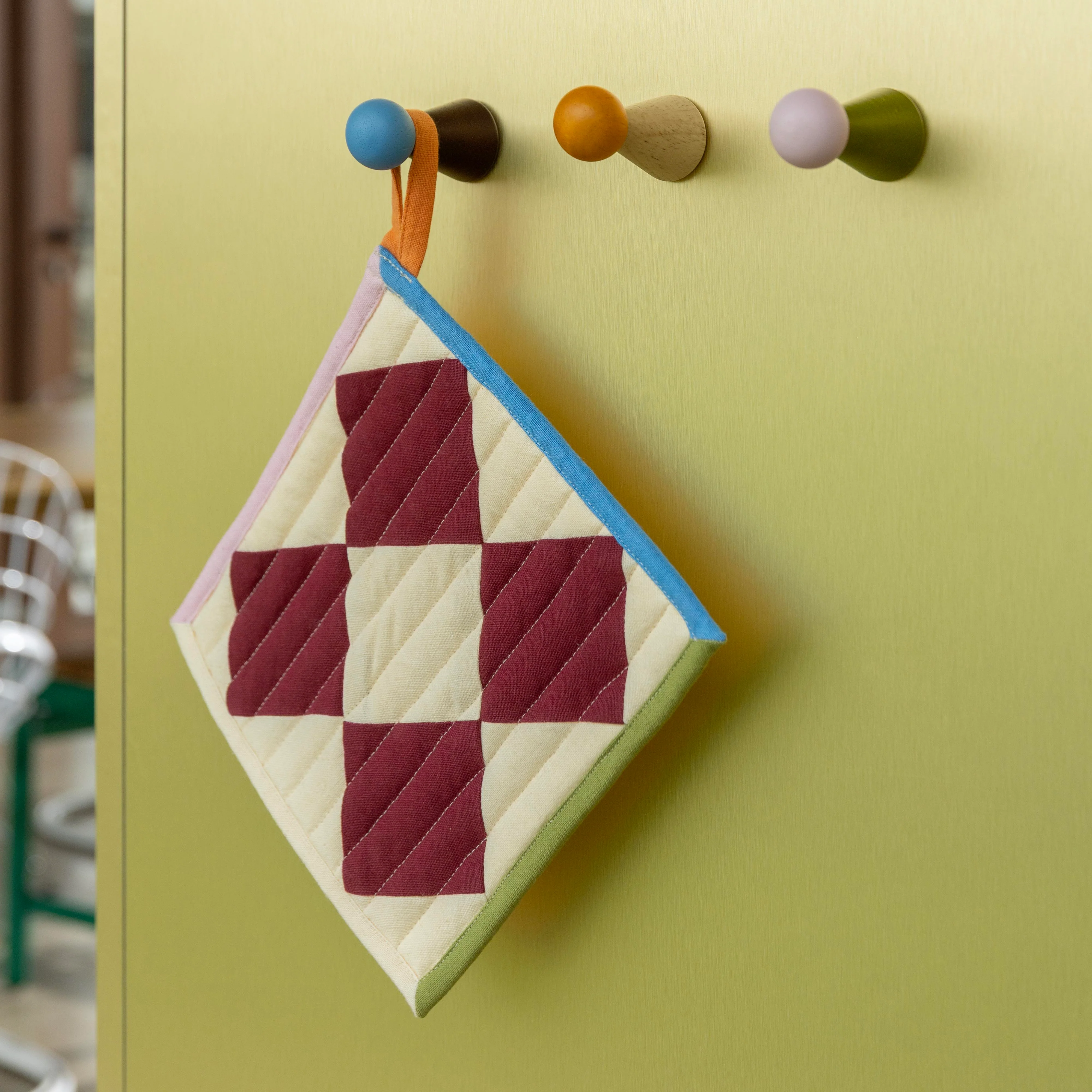 Łapka kuchenna STITCH CHECK bordowy z beżowym i pomarańczowym - Image 2