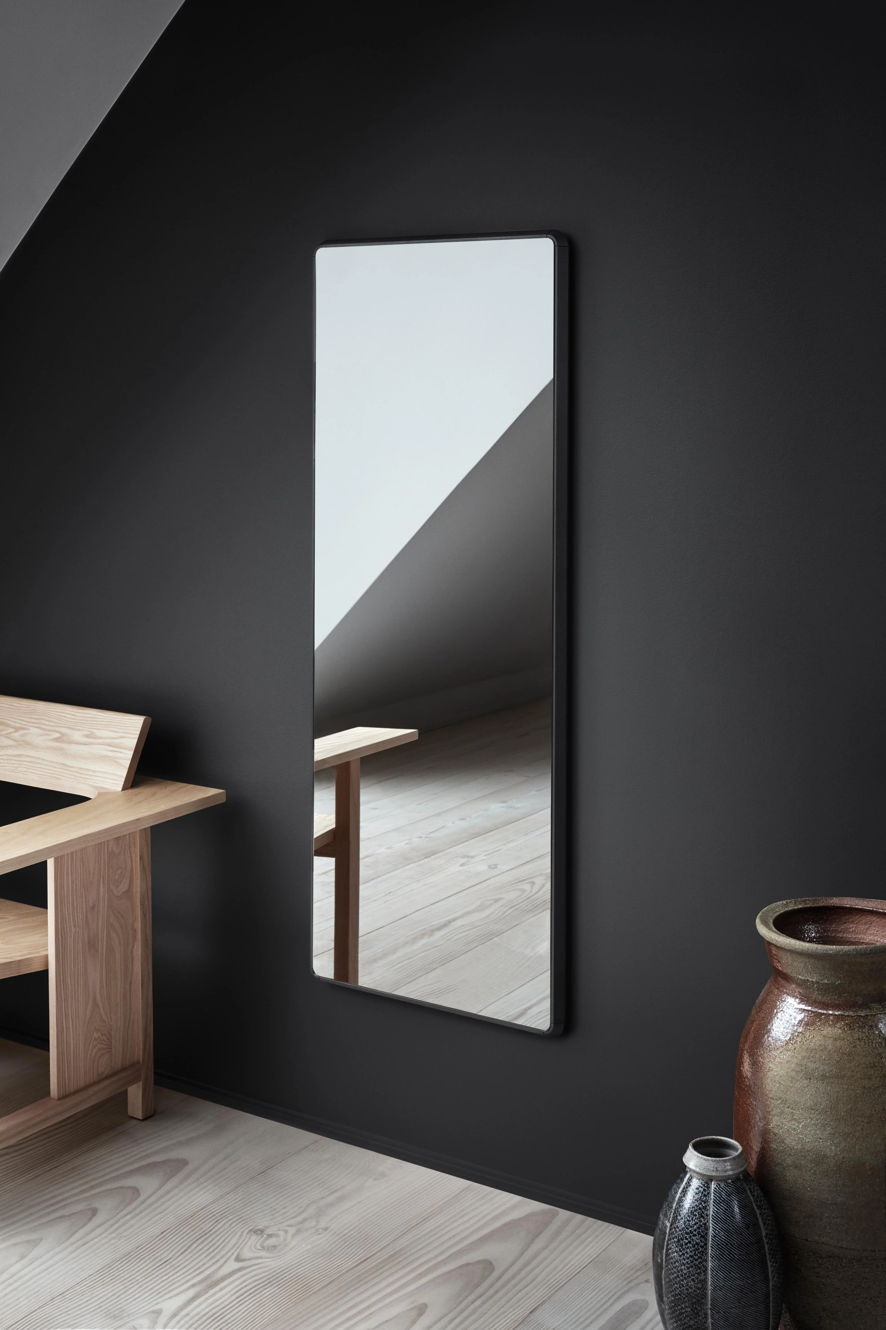 Lustro łazienkowe VIPP czarna aluminiowa rama - Image 2