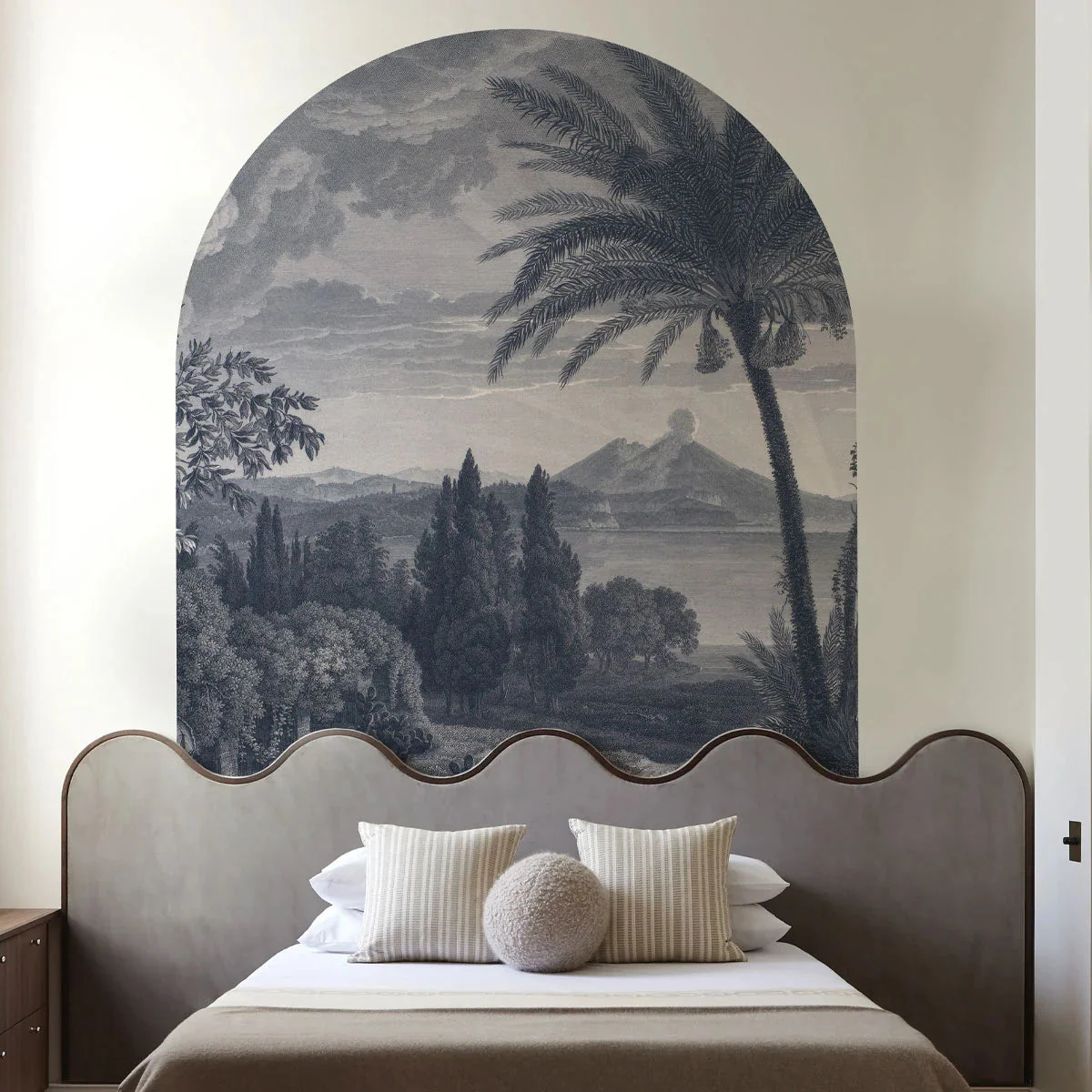 Mural flizelinowy w kształcie łuku TROPICAL VOLCANO VISTA zgaszony niebieski
