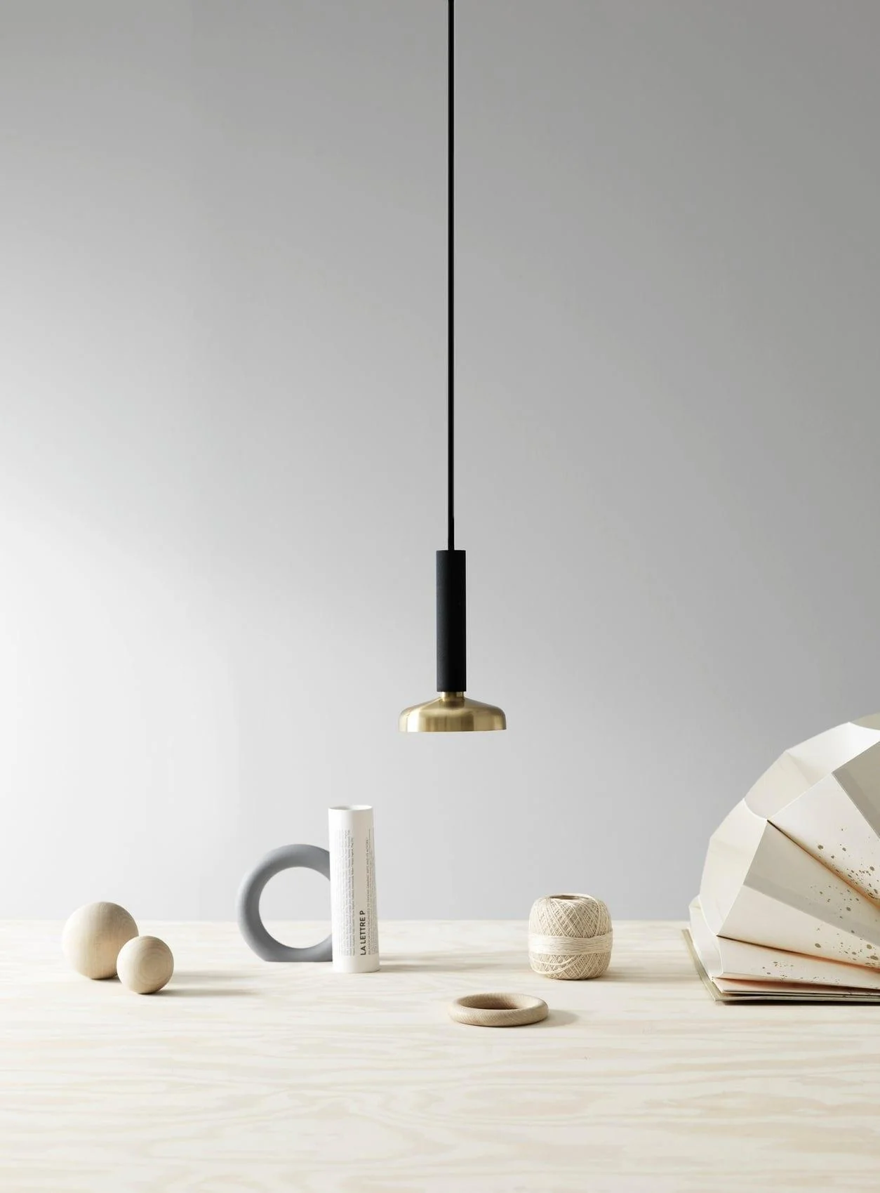 Lampa wisząca BLEND czarny z mosiężnym wykończeniem - Image 4
