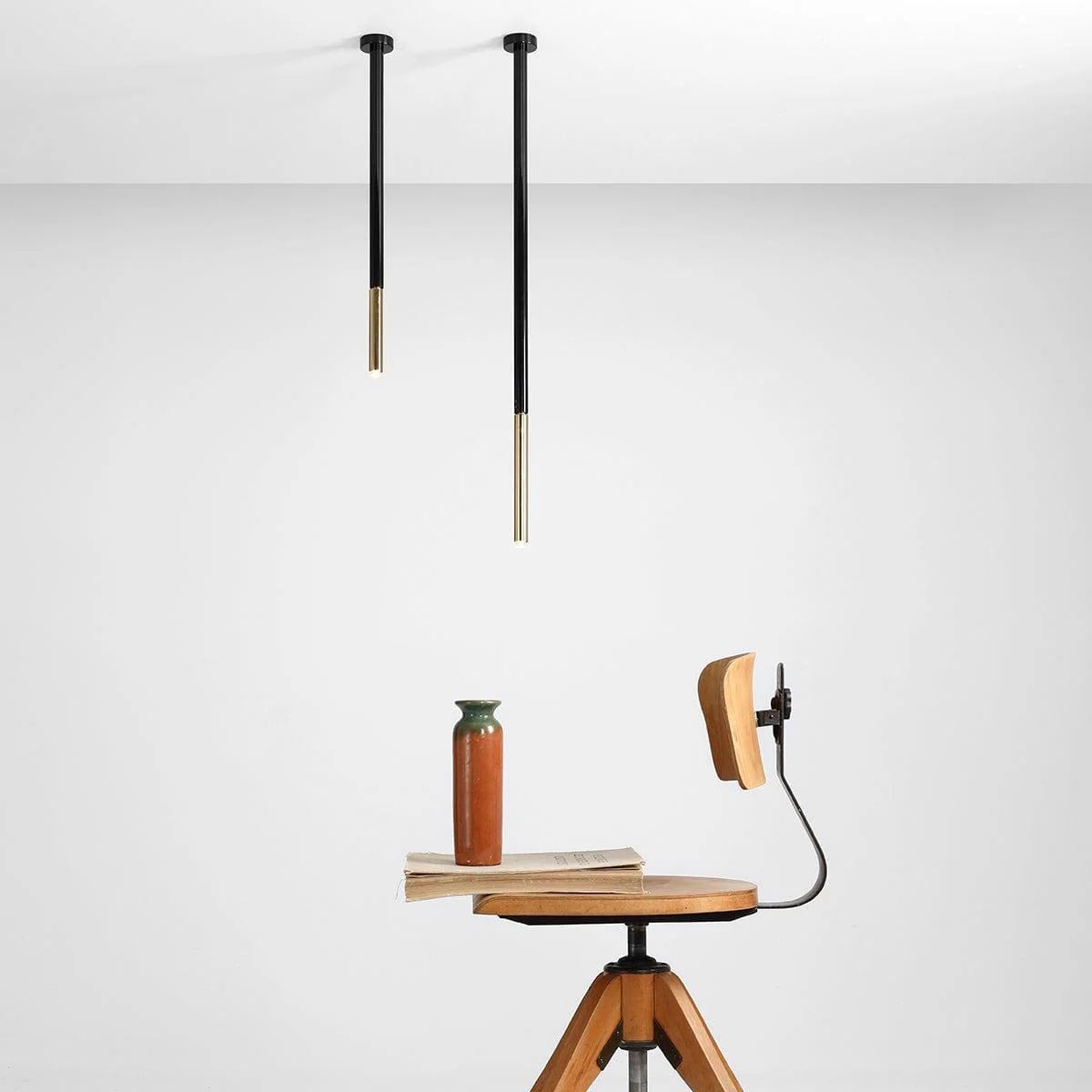 Lampa sufitowa regulowana STICK LONG czarny ze złotym wykończeniem - Image 4