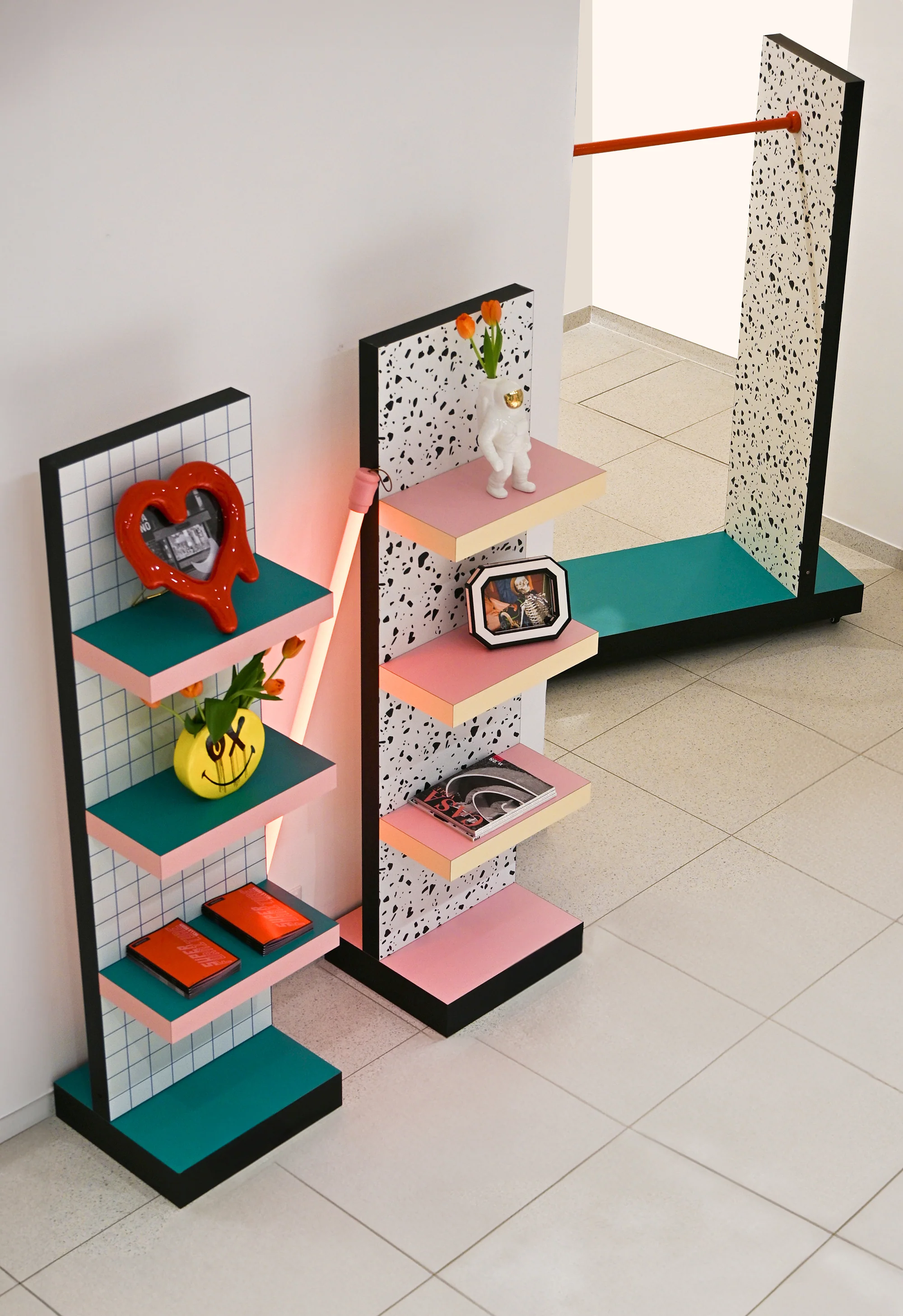 Regał SUPERSHELF TERRAZZO biały z żółtym i różowym - Image 8