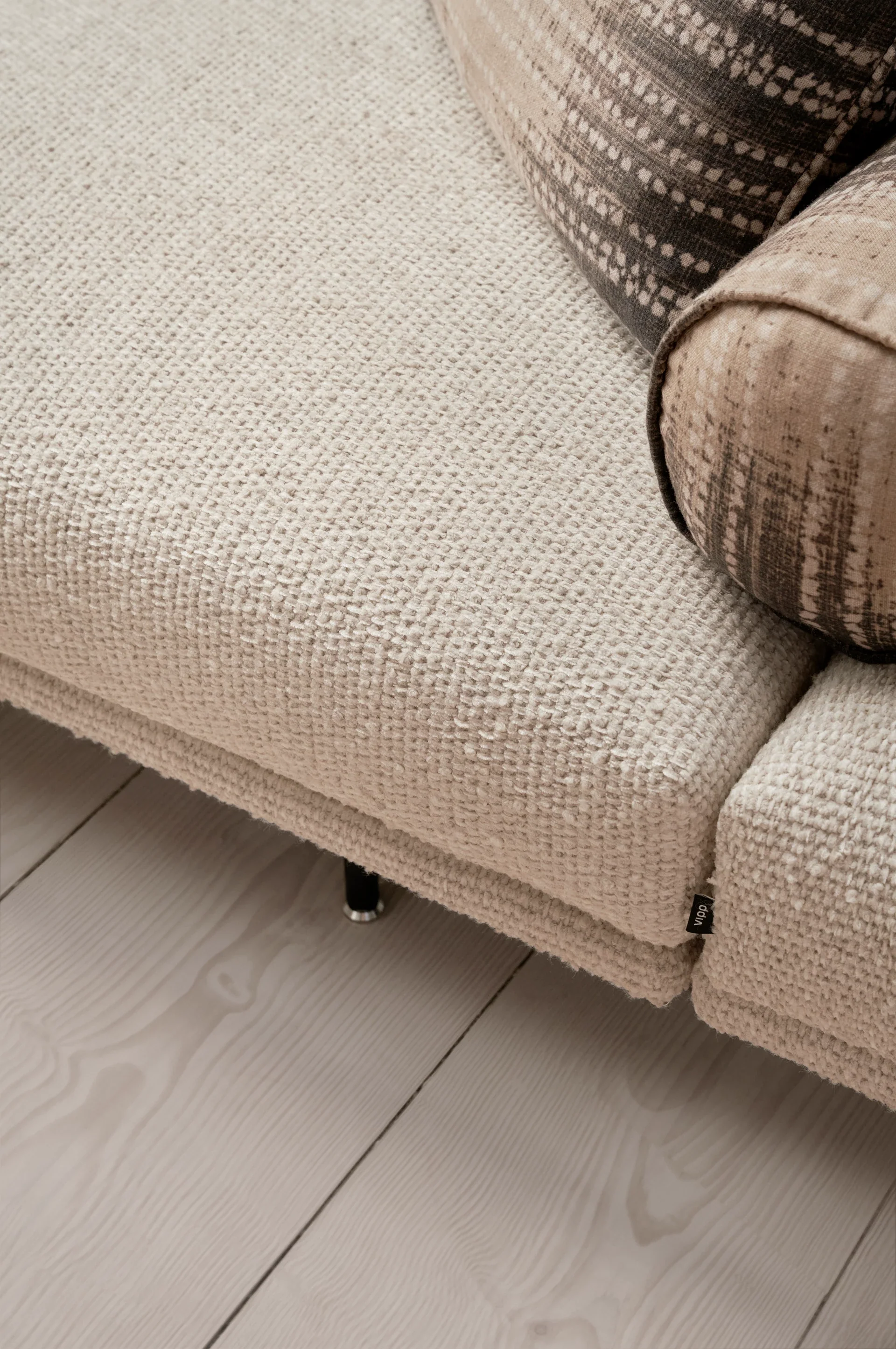Sofa 3-osobowa LOFT jasnoszary boucle z czarną podstawą - Image 6