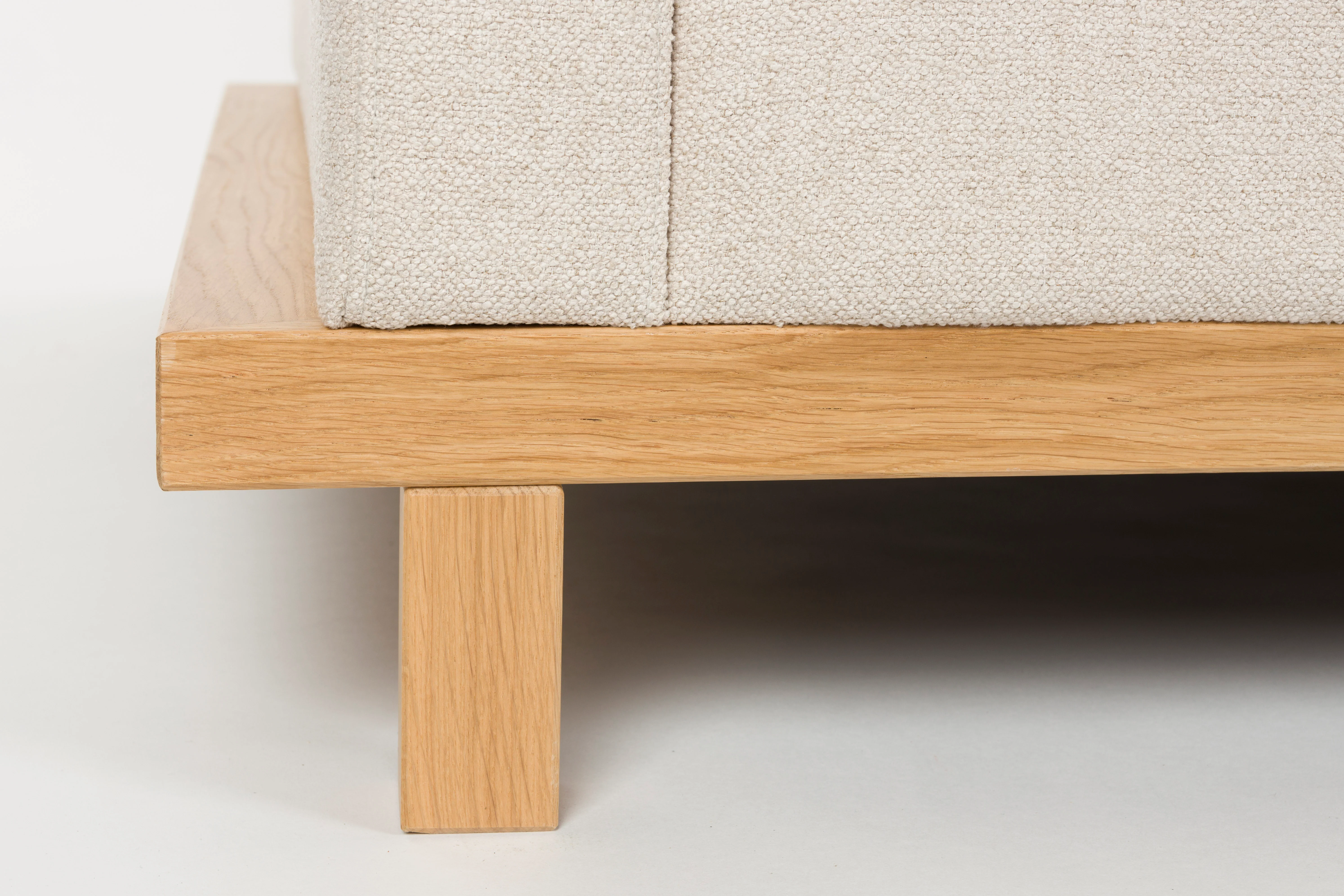 Sofa 4,5-osobowa BLOSSOM beżowy z drewnianą podstawą - Image 8