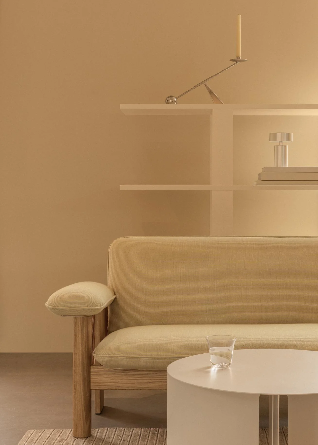 Sofa BRASILIA kremowy z dębową podstawą - Image 2