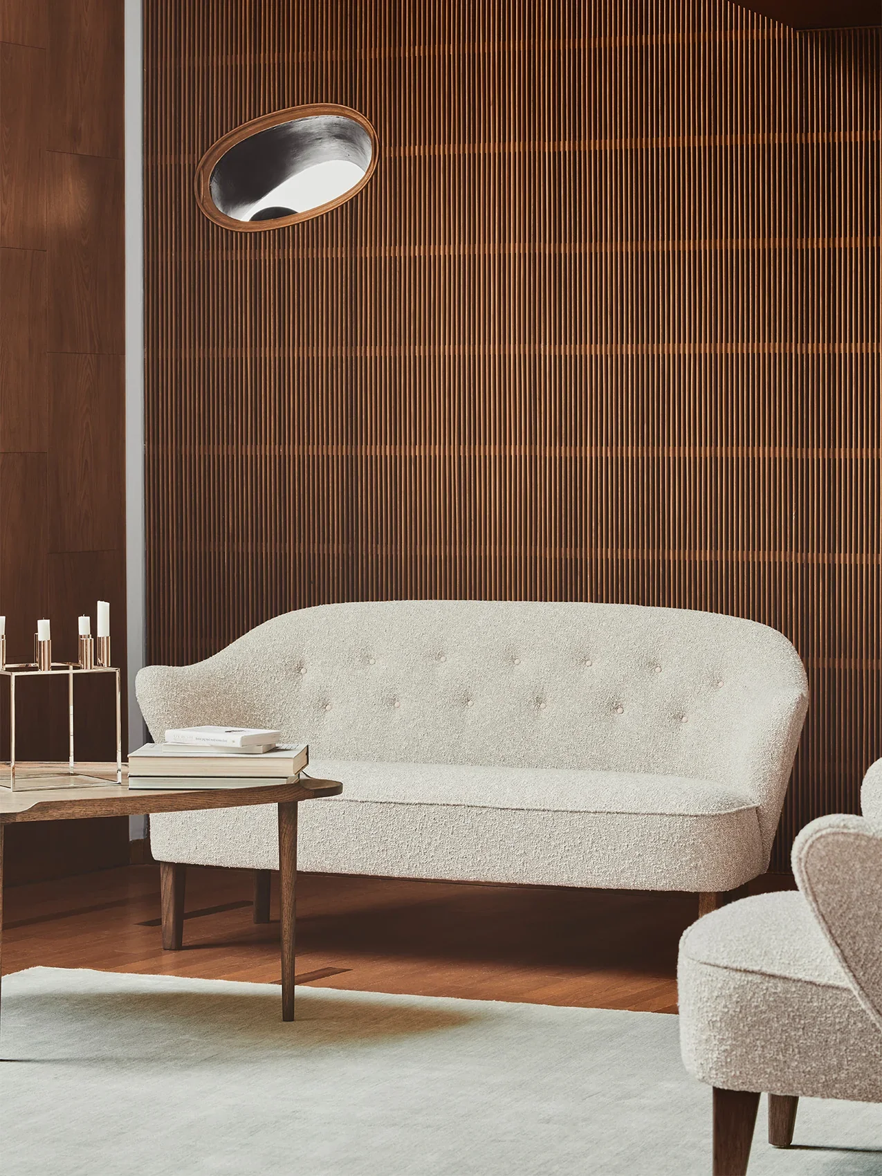 Sofa INGEBORG granatowy z ciemną dębową podstawą - Image 9