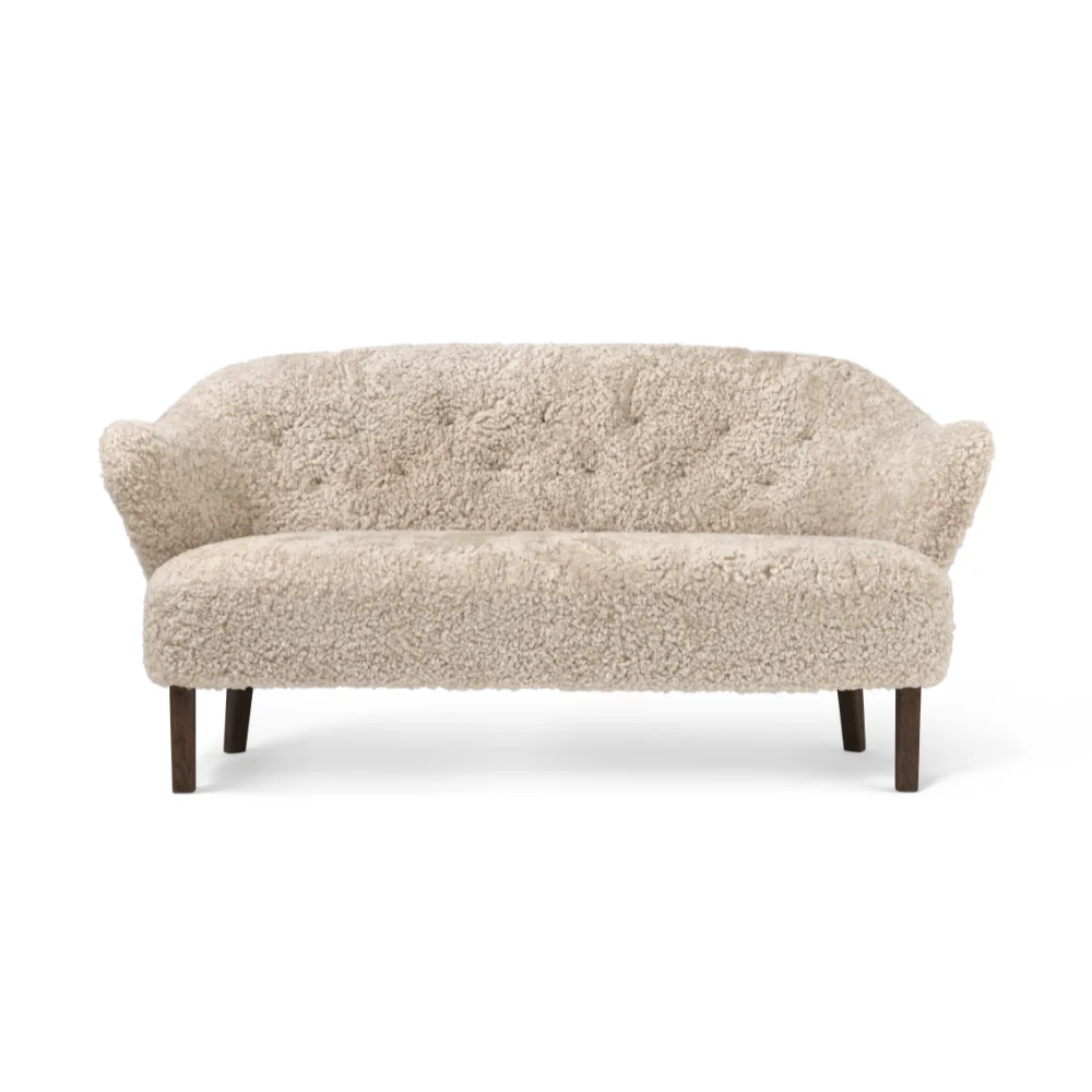 Sofa INGEBORG skóra owcza z ciemną dębową podstawą