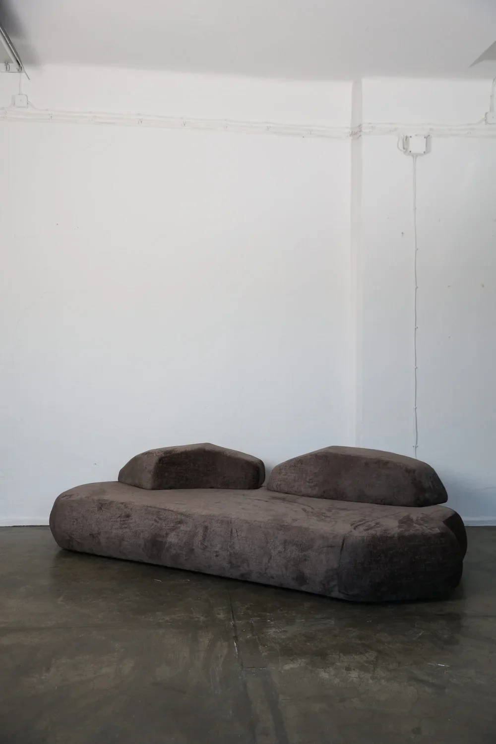 Sofa MONUMENT NO 1 tapicerowana - Image 2