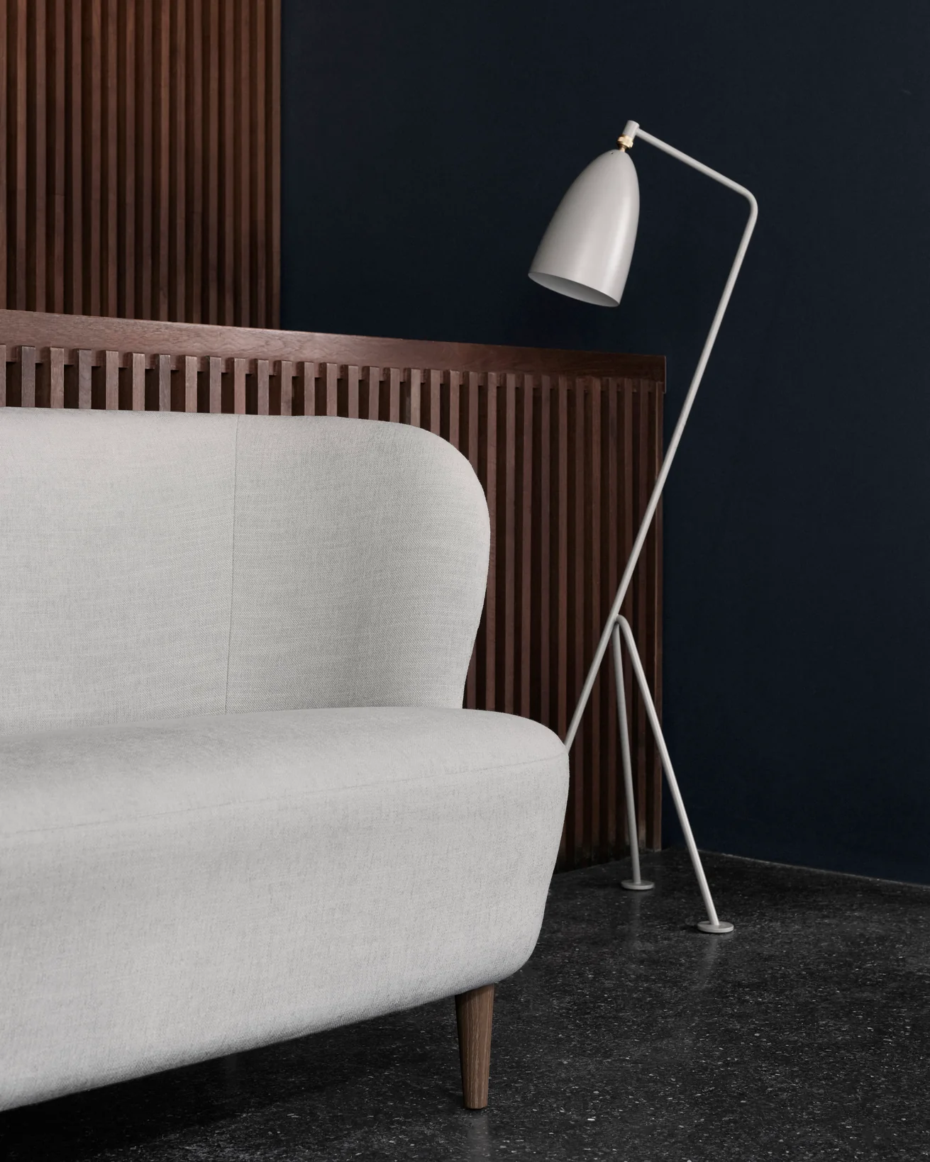 Sofa STAY tapicerowana z czarną dębową podstawą - Image 4