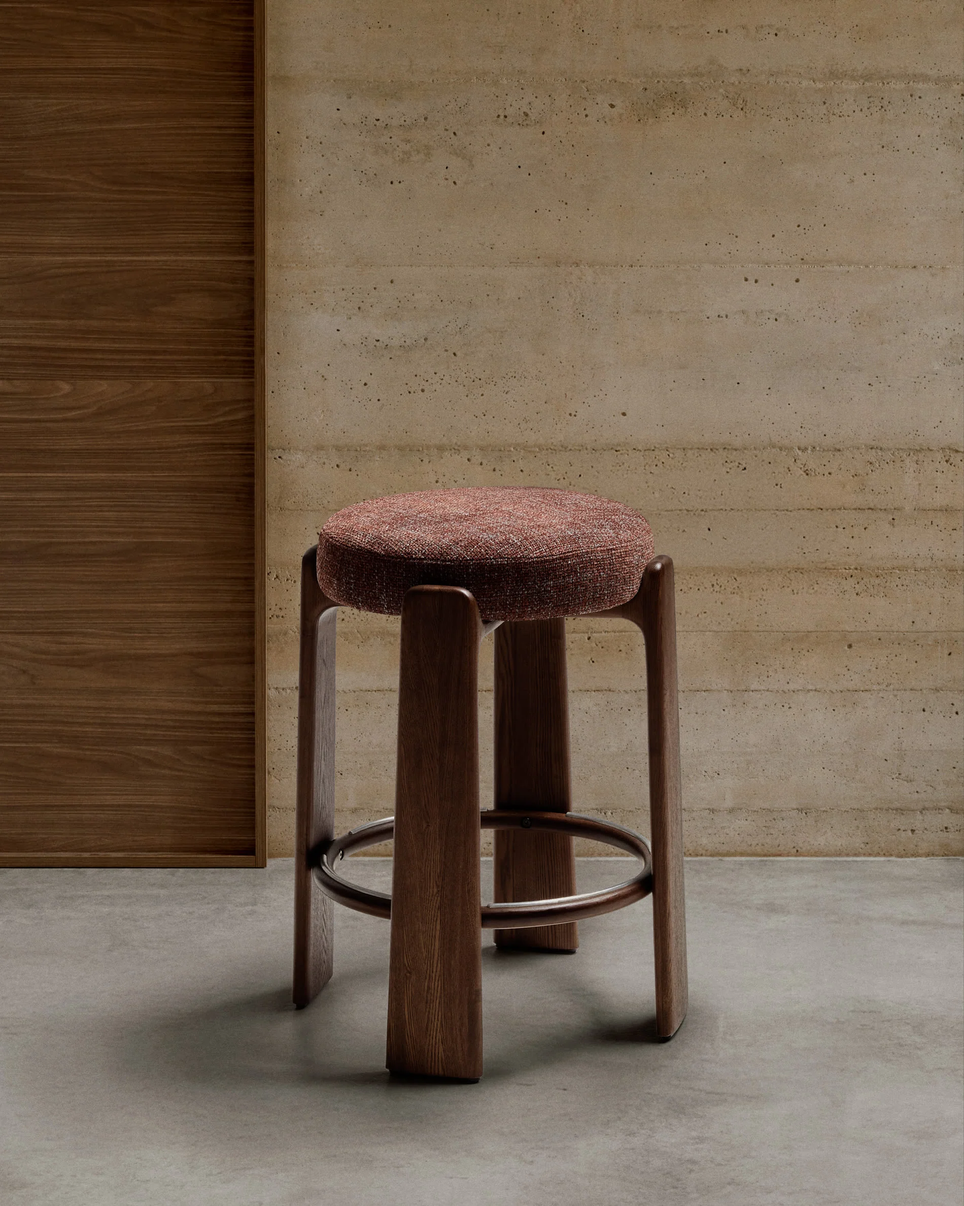 Stołek barowy GRANITE brązowy szenil z ciemną jesionową podstawą - Image 3