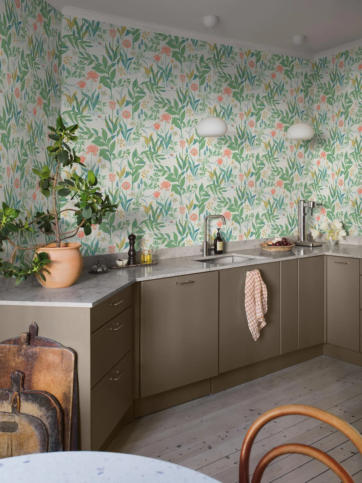 Tapeta z roślinnym wzorem kwiatów SPRING GARDEN biały z zielonym - Image 3
