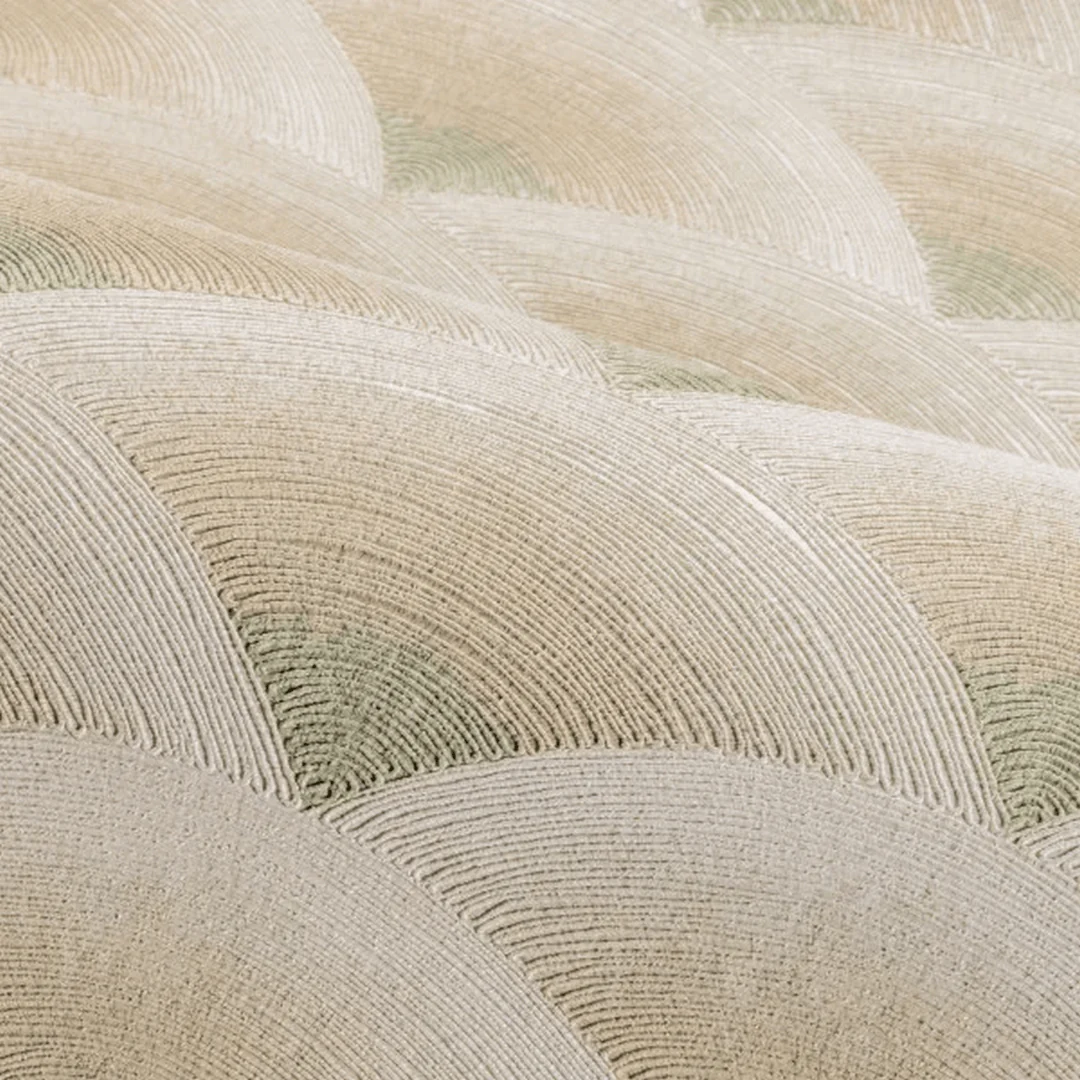 Tapeta strukturalna imitująca haft geometryczna w fale NAMI - SABLE/EUCALYPTUS piaskowy beż z zielonym - Image 3