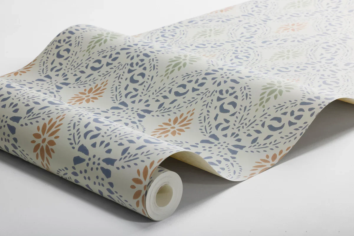 Tapeta flizelinowa papierowa z geometrycznym wzorem KVARNHOLMEN niebieski z piaskowym - Image 7