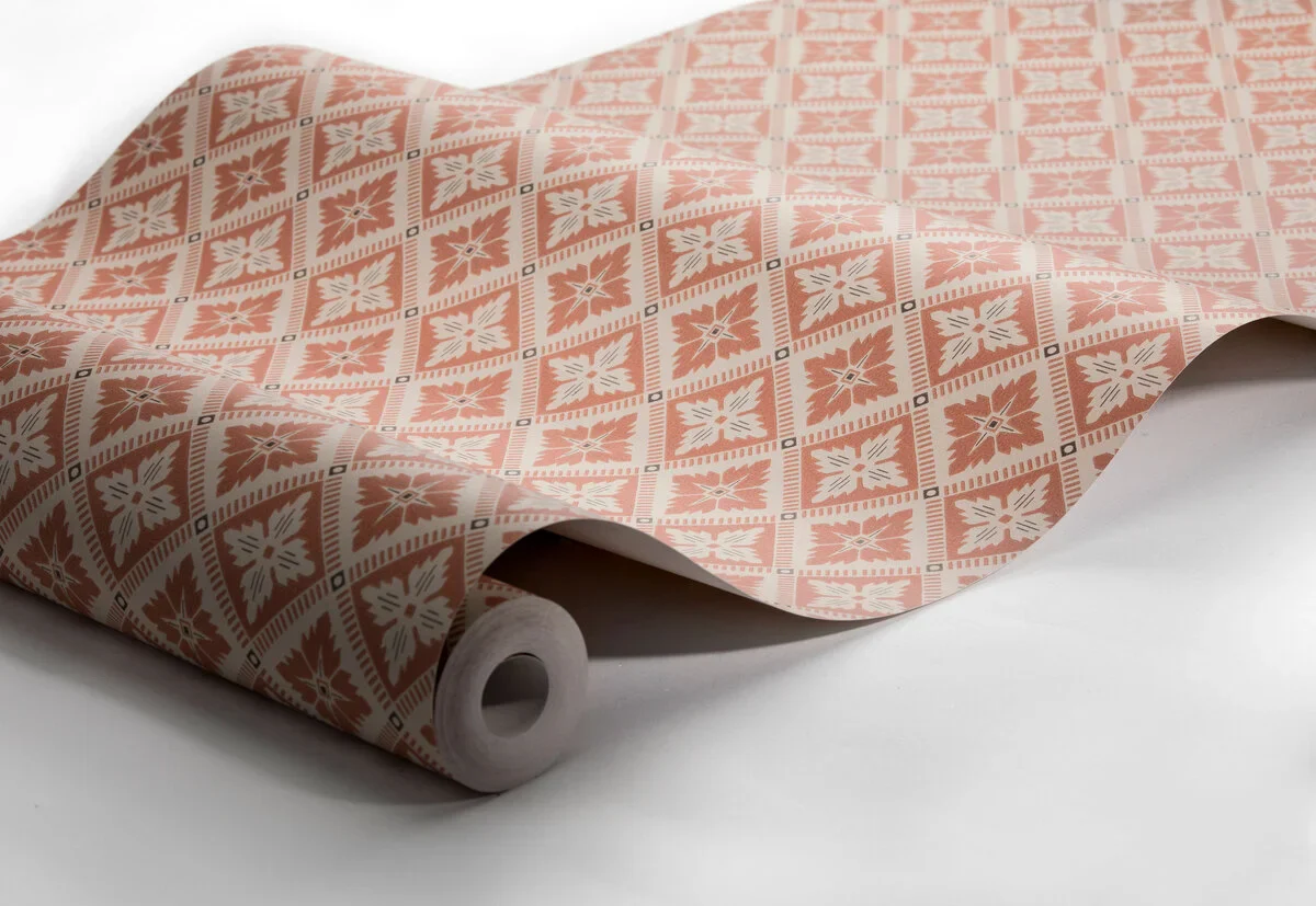 Tapeta flizelinowa papierowa z geometrycznym wzorem LOKA palona pomarańcza z beżem - Image 5