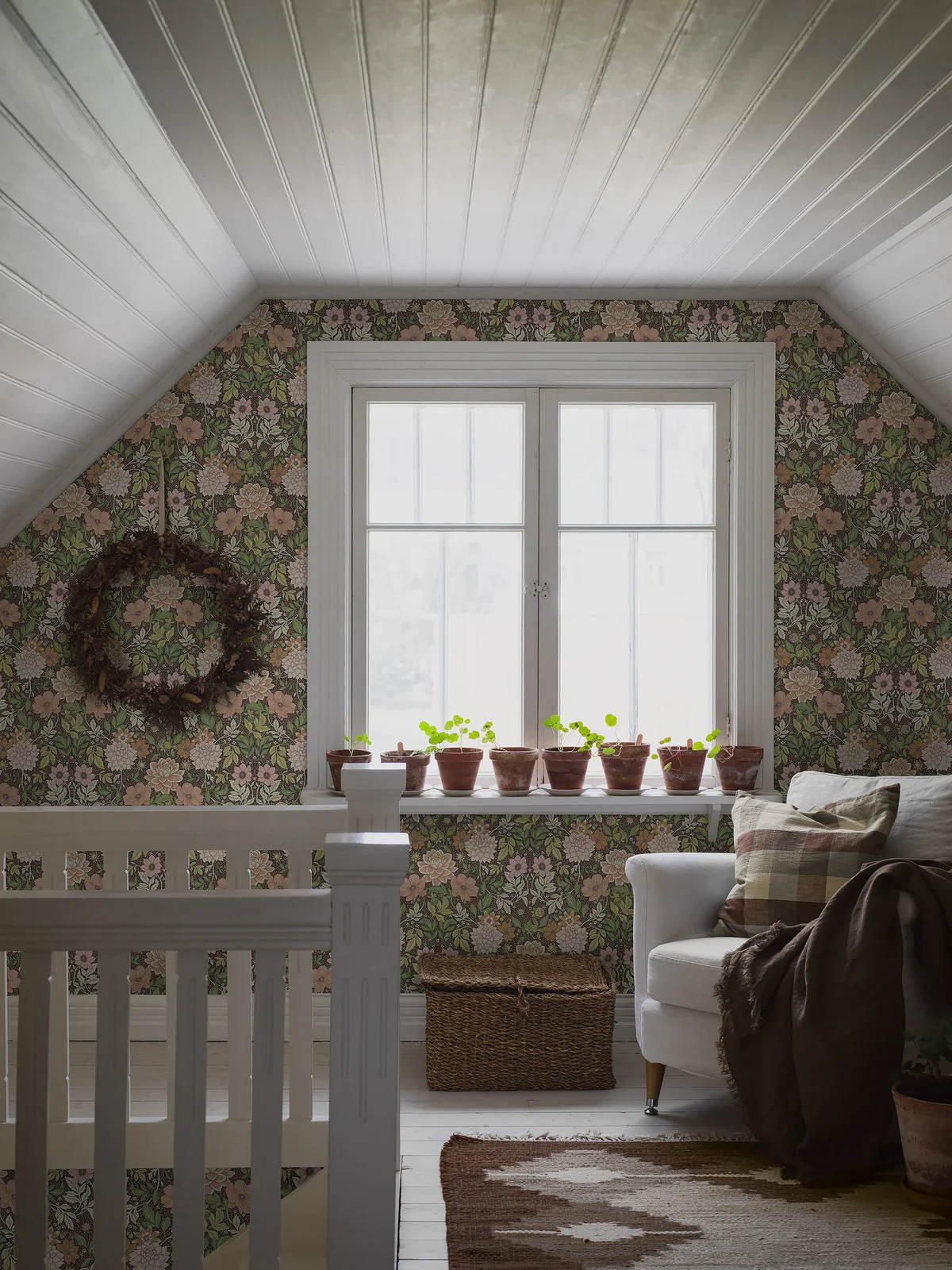 Tapeta flizelinowa papierowa z roślinnym wzorem DAHLIA GARDEN jasny zielony z różowym - Image 6