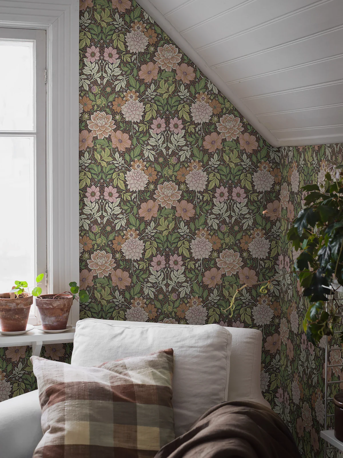 Tapeta flizelinowa papierowa z roślinnym wzorem DAHLIA GARDEN jasny zielony z różowym - Image 7