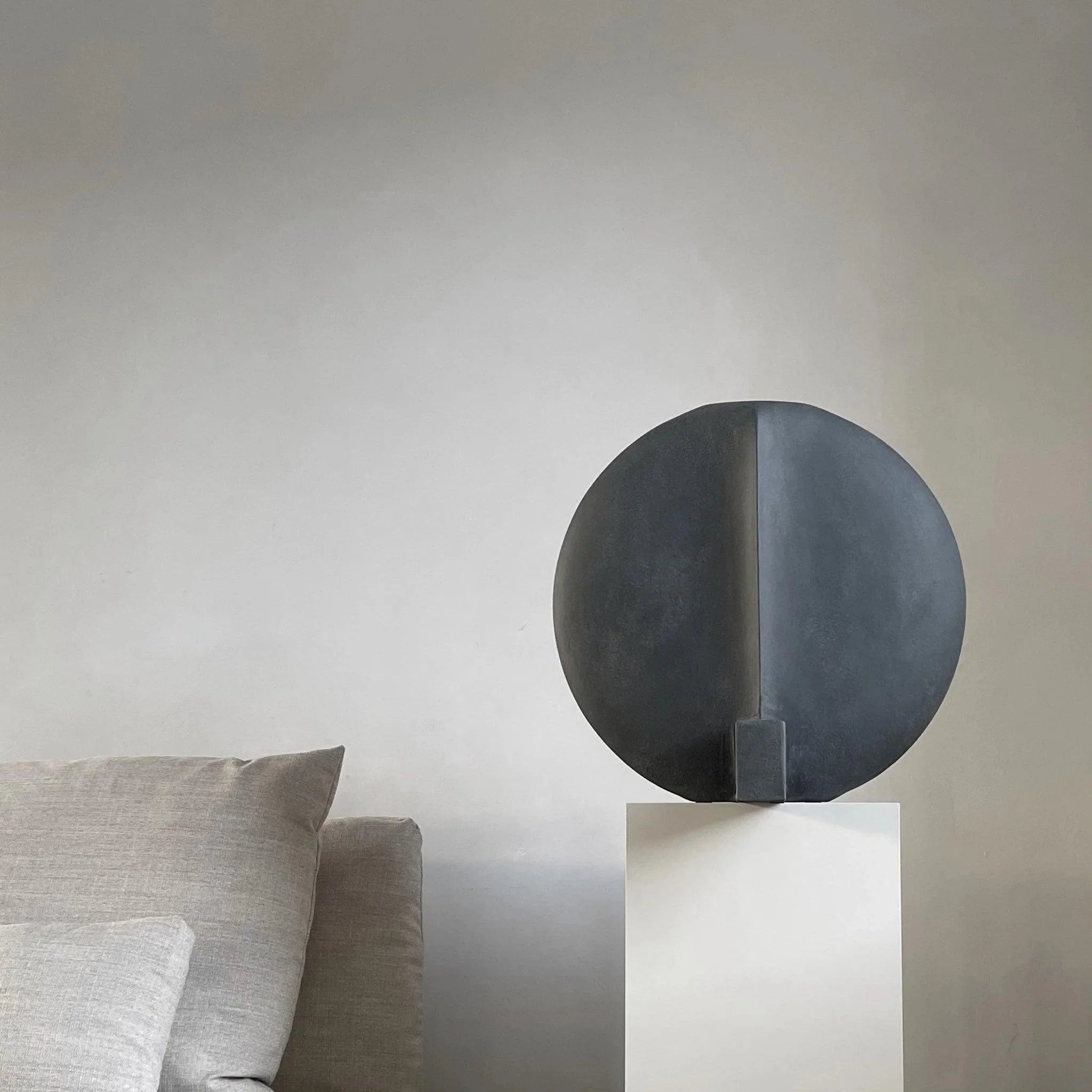 Wazon GUGGENHEIMA ciemnobrązowy - Image 6