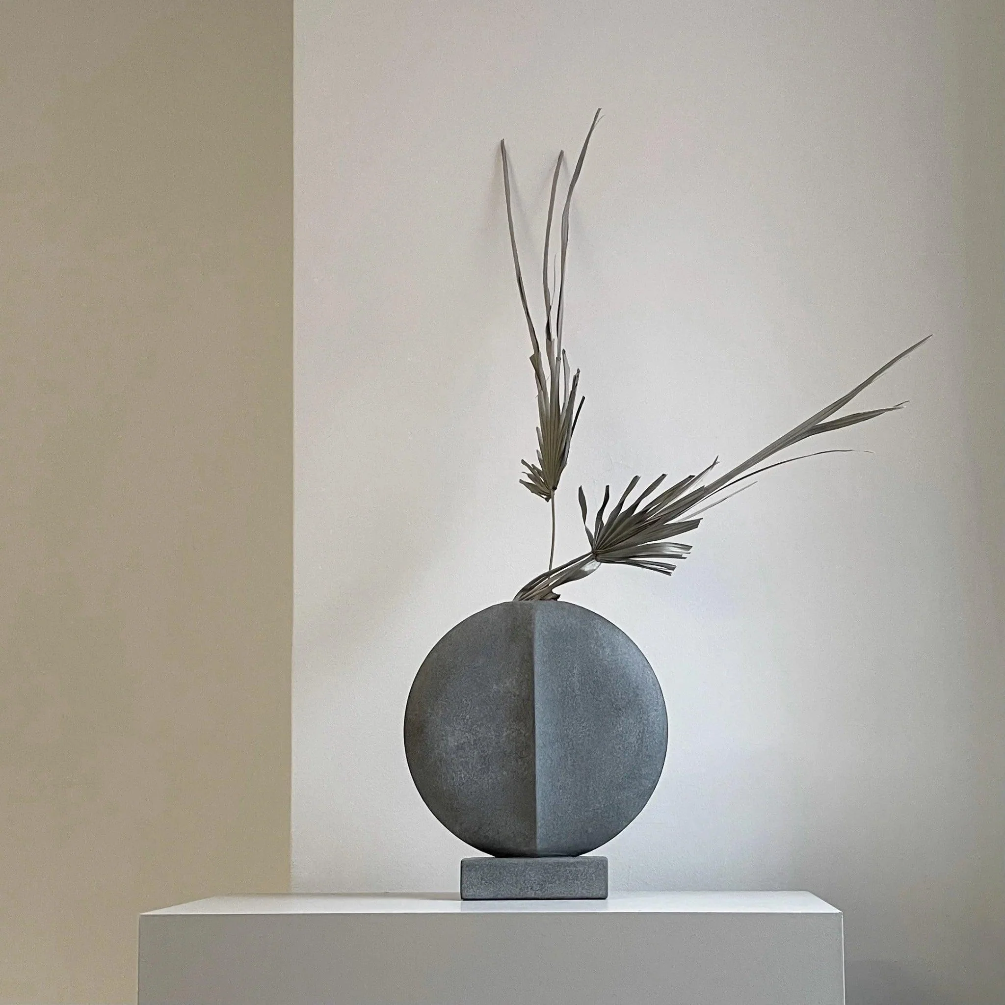 Wazon GUGGENHEIMA szary - Image 12