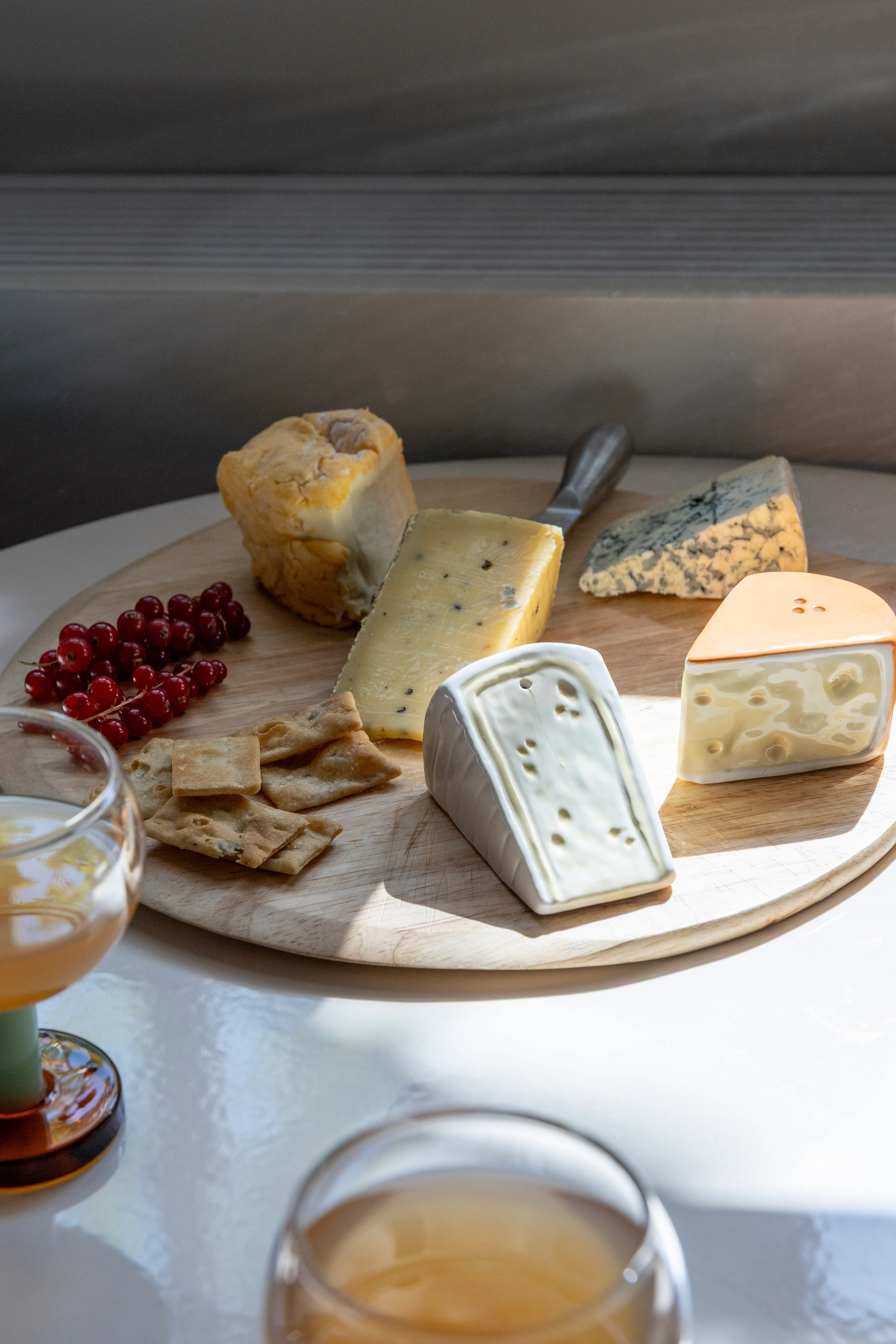 Solniczka i pieprzniczka CHEESE biały z pomarańczowym - Image 2